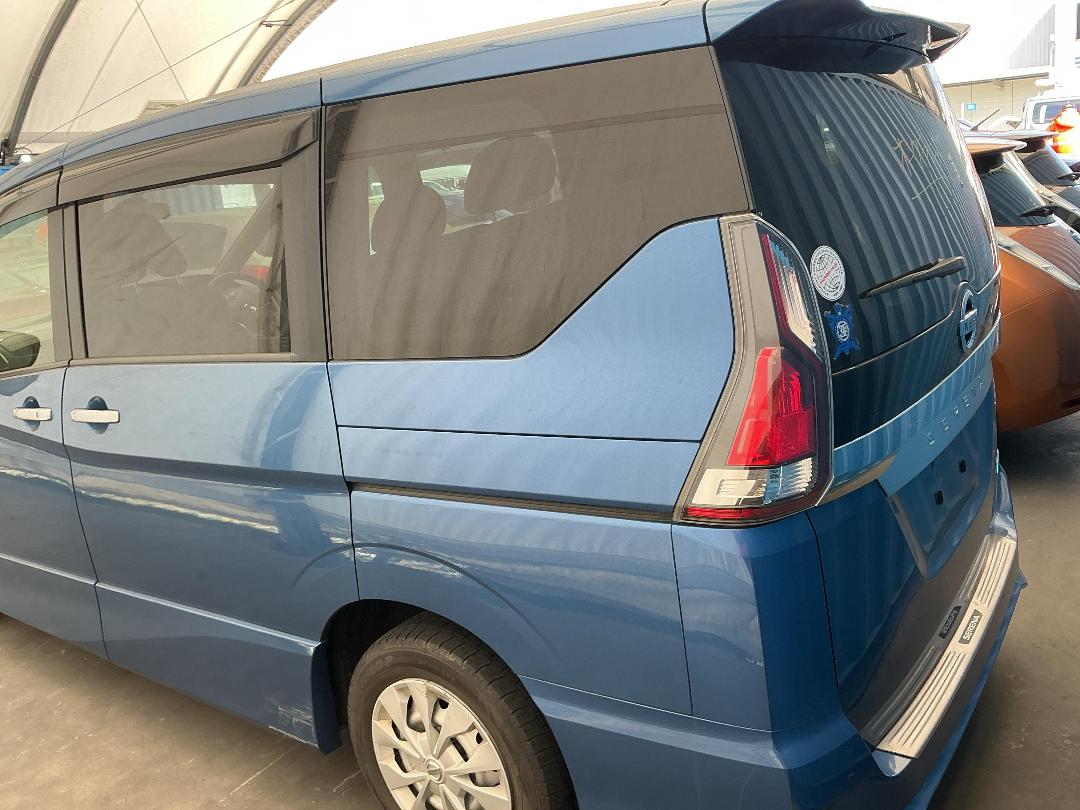 Photo '8' of Nissan Serena