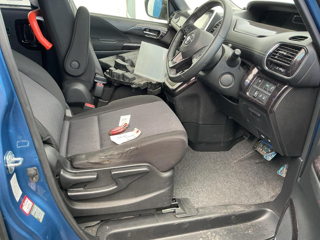 Photo '15' of Nissan Serena