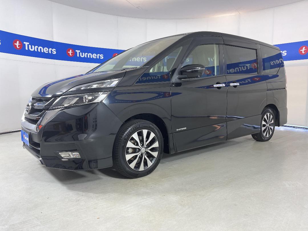 Photo '4' of Nissan Serena Photo '4' of Nissan Serena