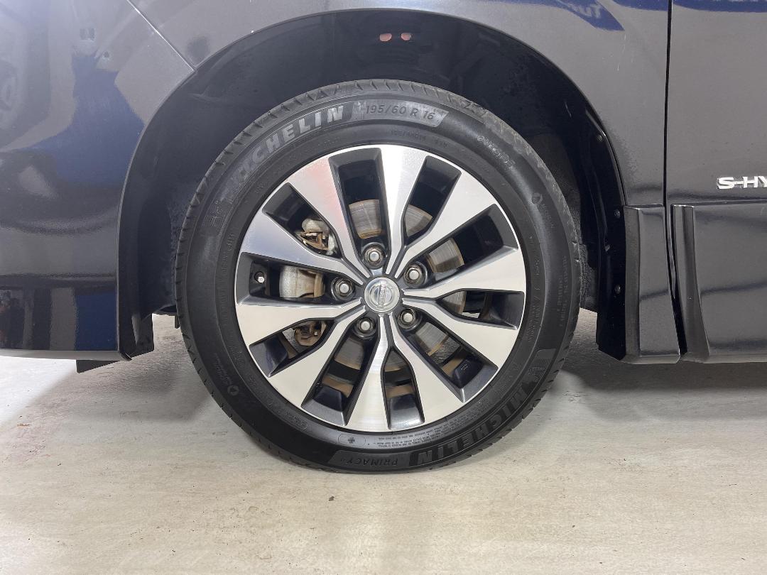 Photo '10' of Nissan Serena Photo '10' of Nissan Serena