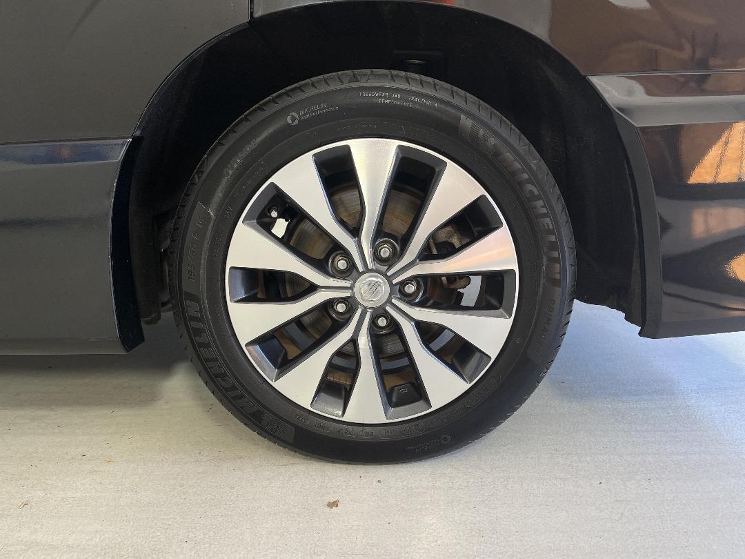 Photo '11' of Nissan Serena Photo '11' of Nissan Serena