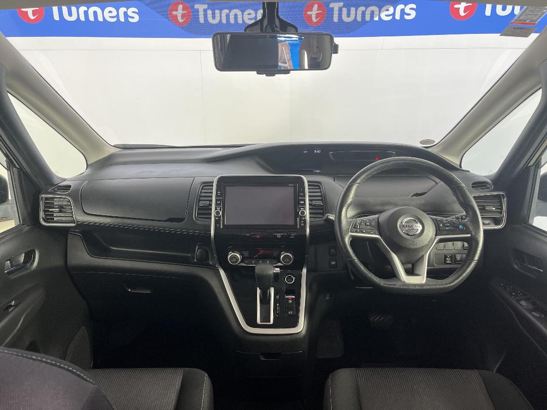 Photo '17' of Nissan Serena Photo '17' of Nissan Serena