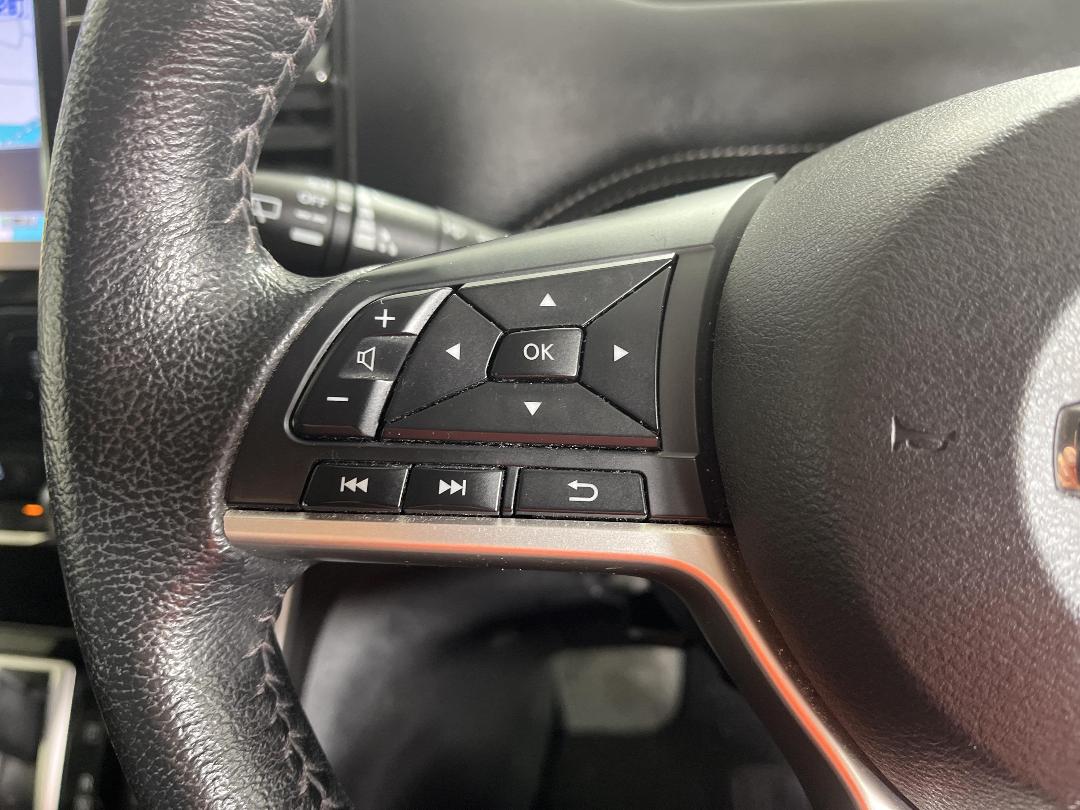 Photo '24' of Nissan Serena Photo '24' of Nissan Serena