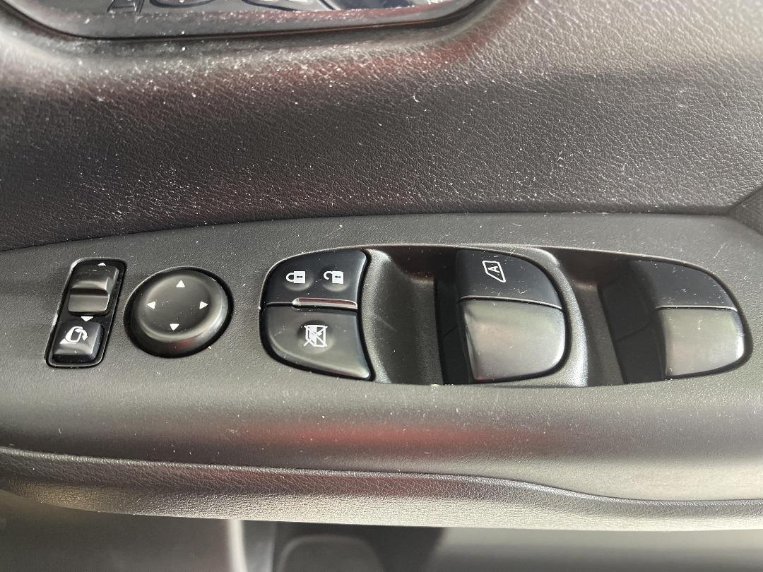 Photo '26' of Nissan Serena Photo '26' of Nissan Serena