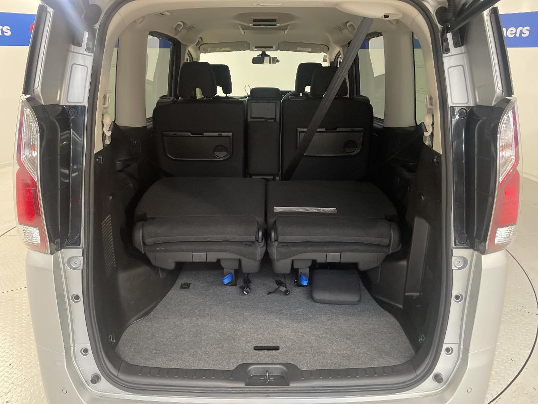 Photo '14' of Nissan Serena