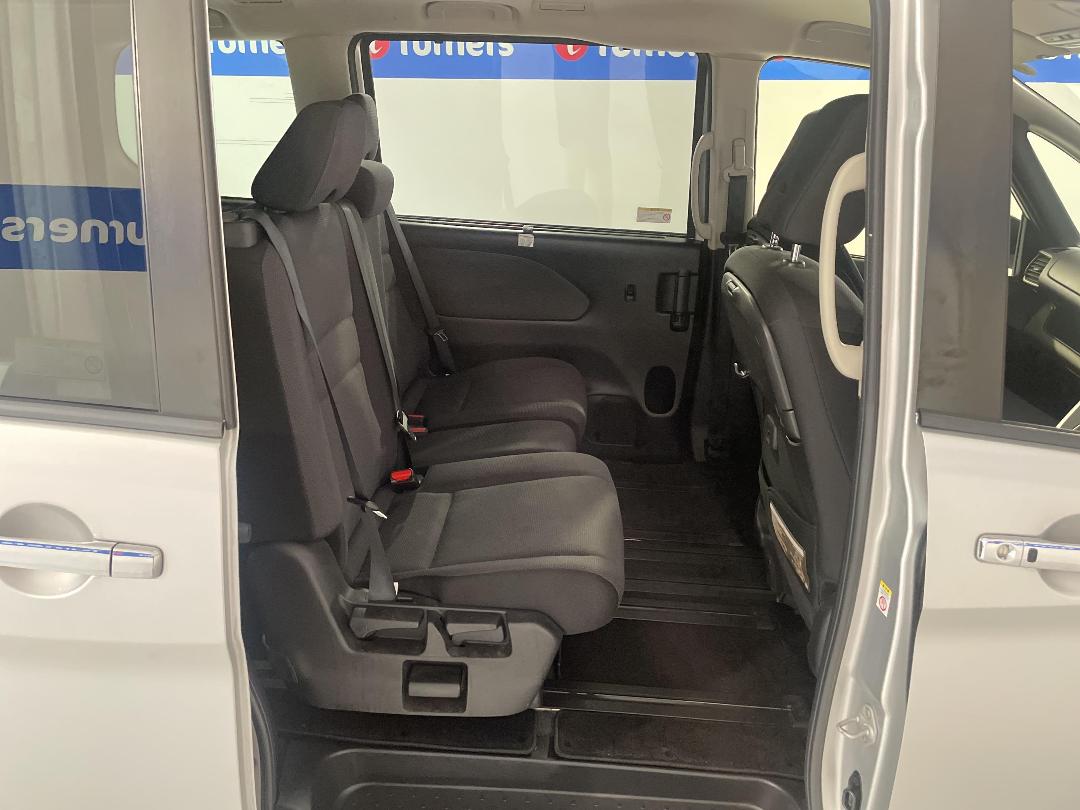 Photo '20' of Nissan Serena