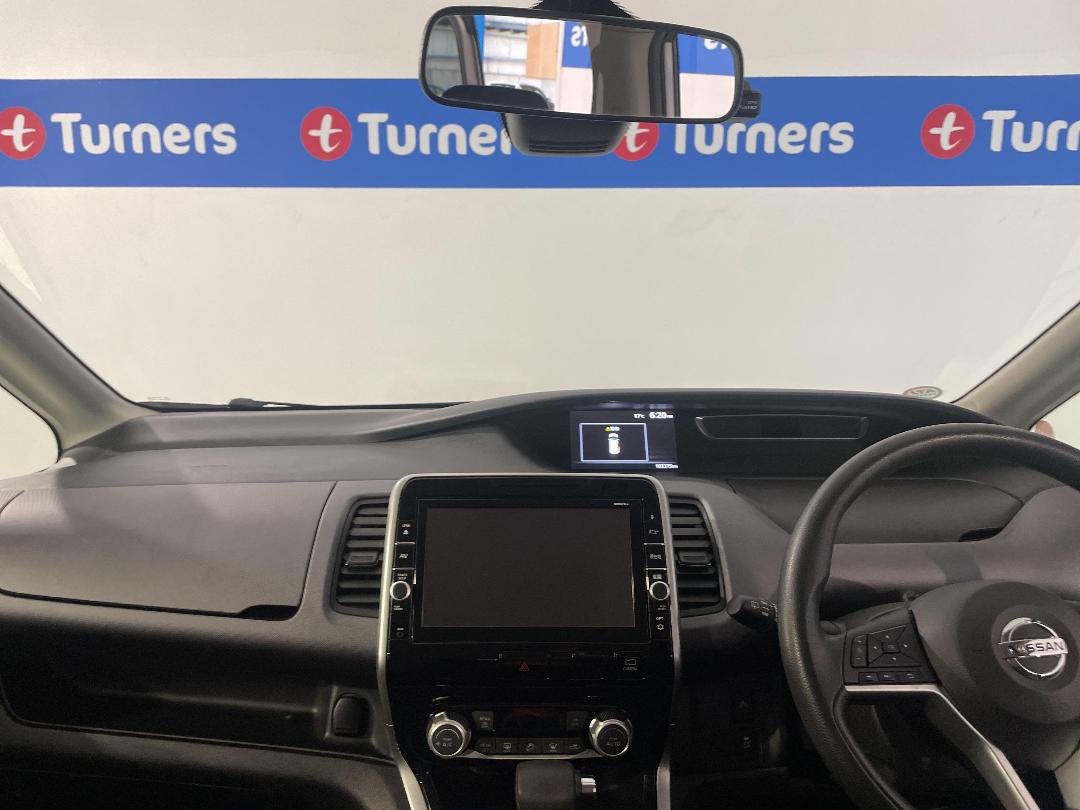 Photo '17' of Nissan Serena