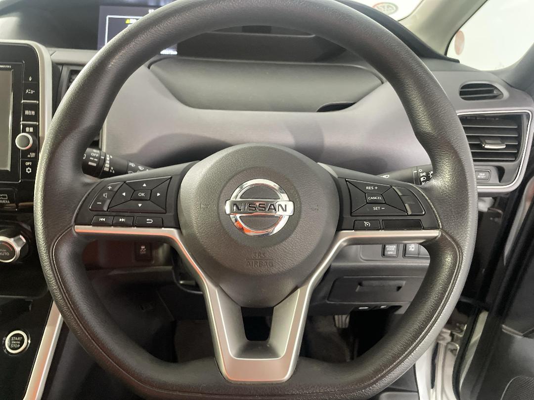 Photo '27' of Nissan Serena