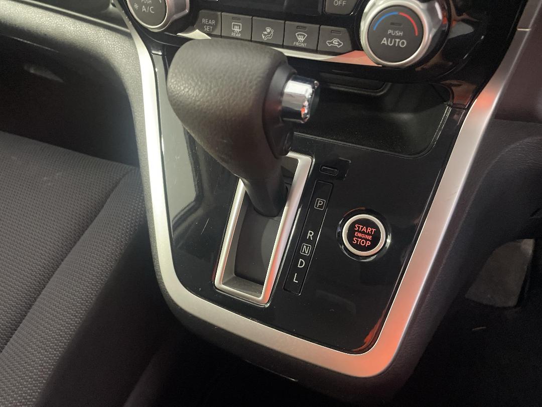 Photo '31' of Nissan Serena