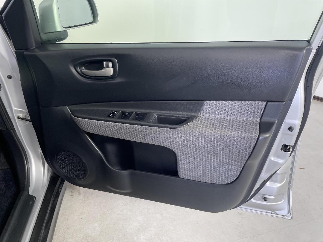 Photo '15' of Nissan Wingroad Photo '15' of Nissan Wingroad