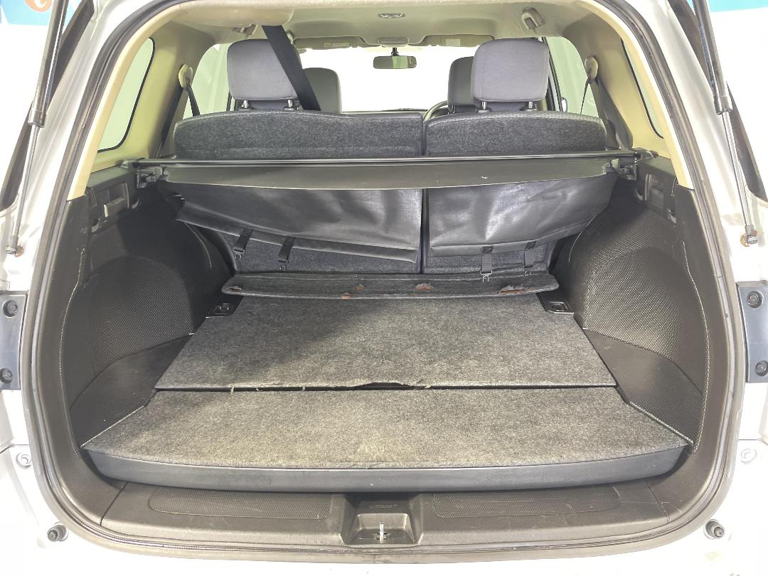 Photo '14' of Nissan Wingroad Photo '14' of Nissan Wingroad