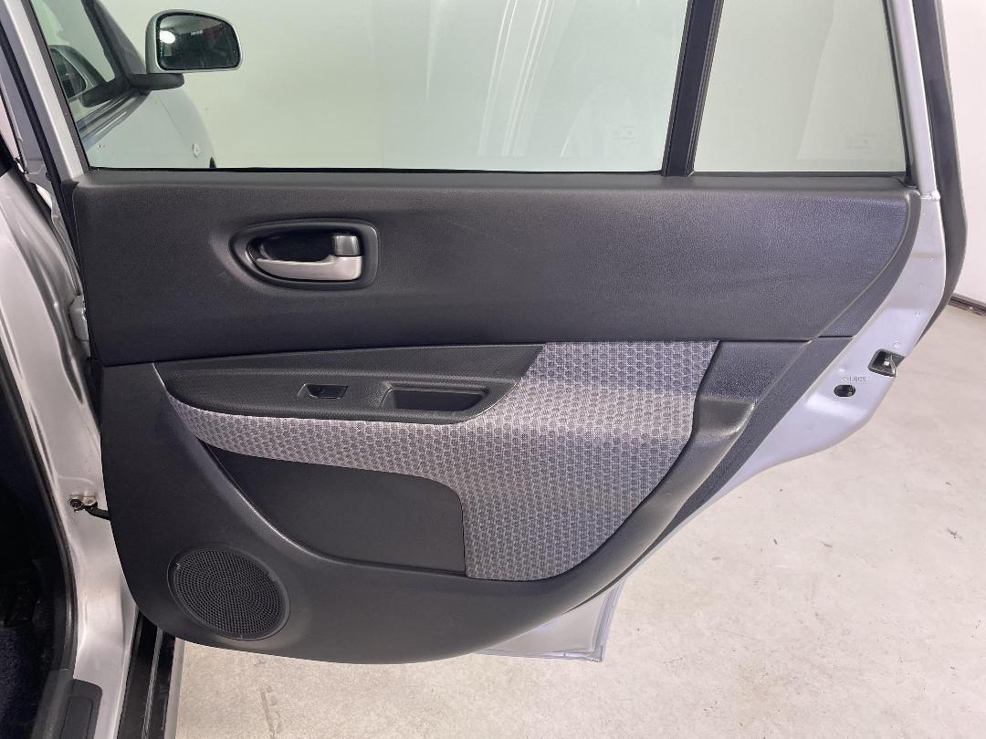 Photo '19' of Nissan Wingroad Photo '19' of Nissan Wingroad