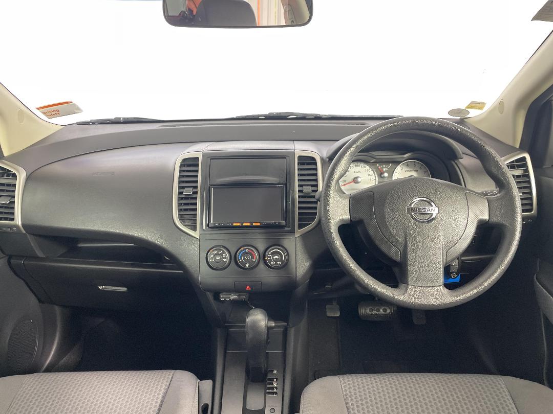 Photo '17' of Nissan Wingroad Photo '17' of Nissan Wingroad