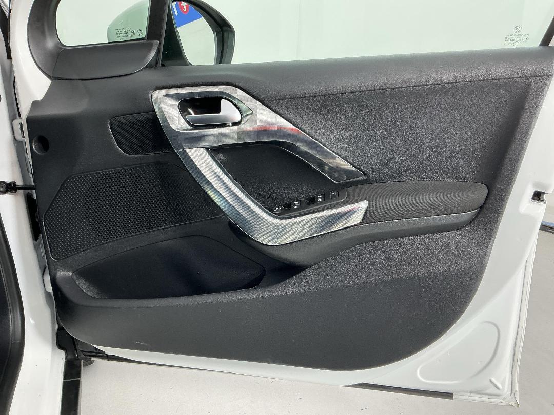 Photo '15' of Peugeot 2008