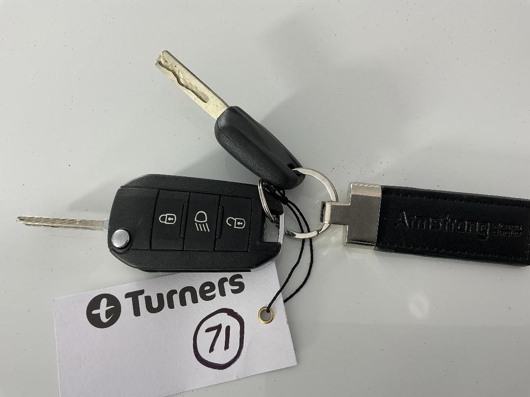 Photo '22' of Peugeot 2008