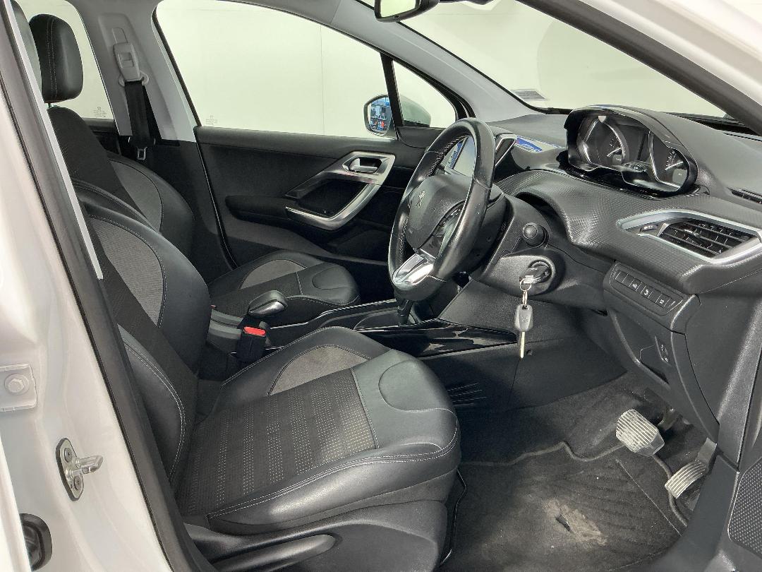 Photo '16' of Peugeot 2008