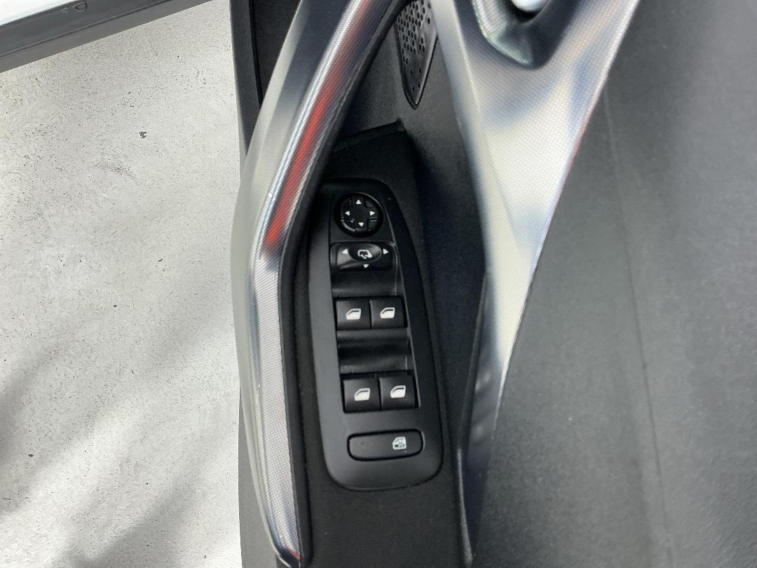 Photo '23' of Peugeot 2008