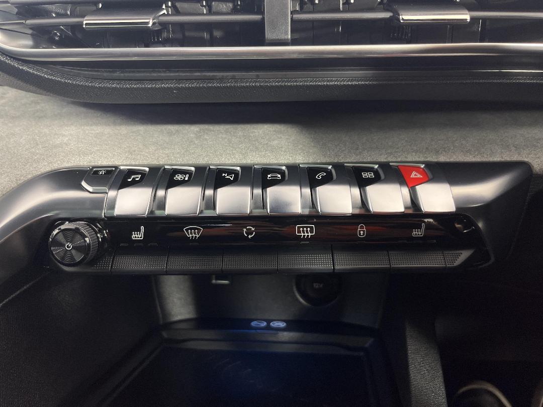 Photo '32' of Peugeot 3008