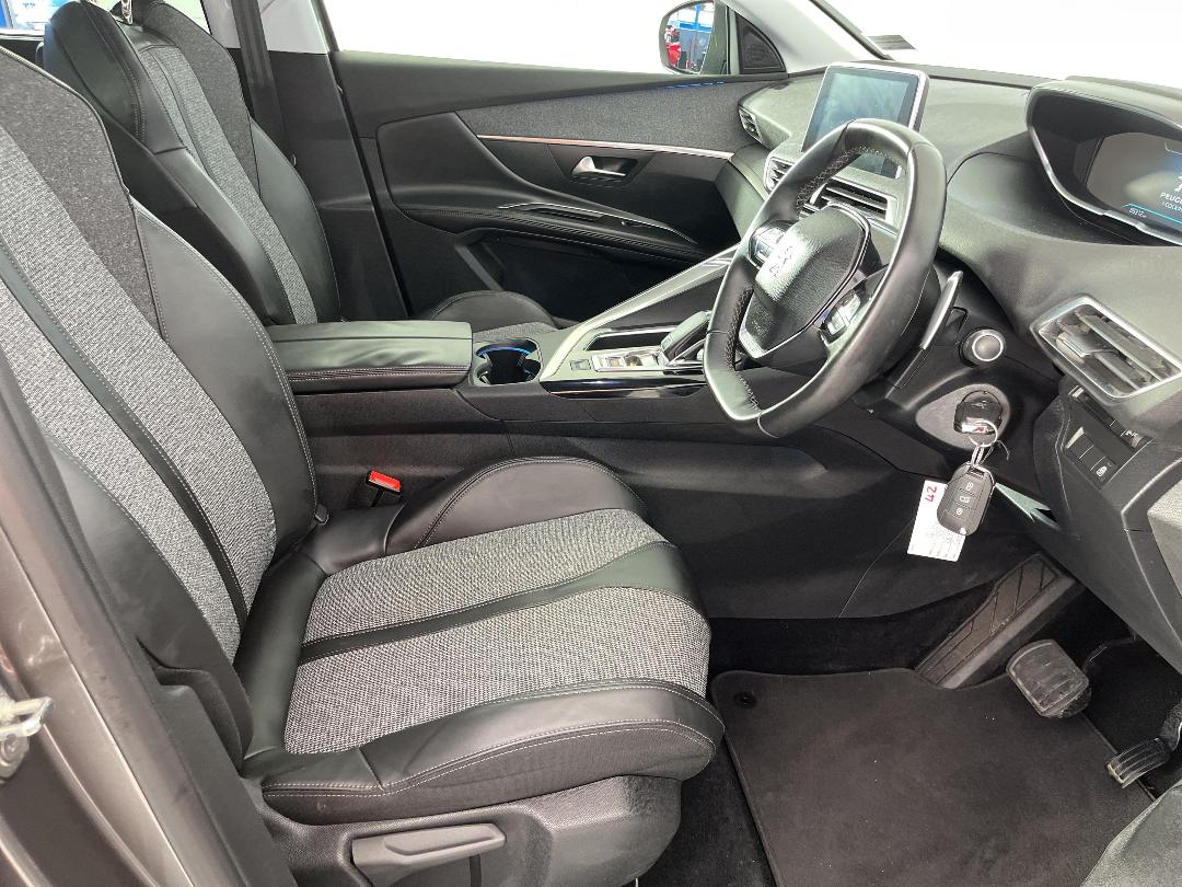 Photo '16' of Peugeot 5008