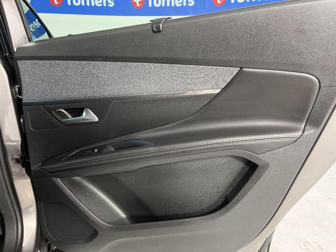 Photo '19' of Peugeot 5008