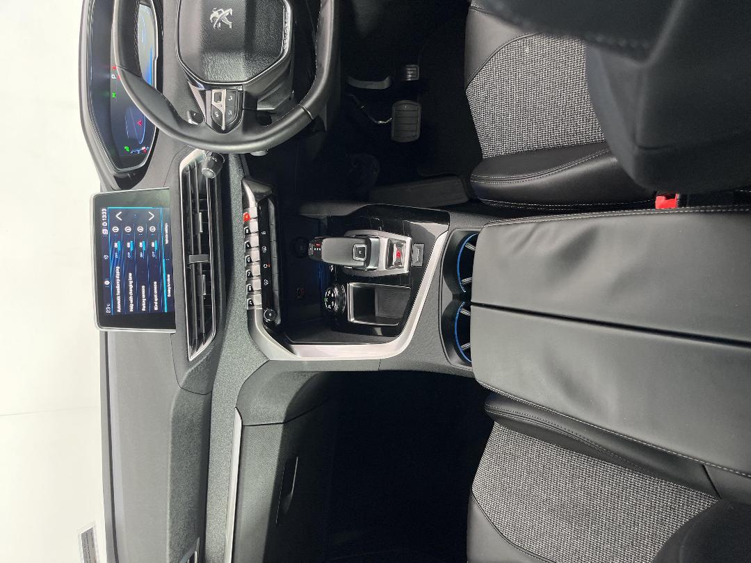 Photo '18' of Peugeot 5008