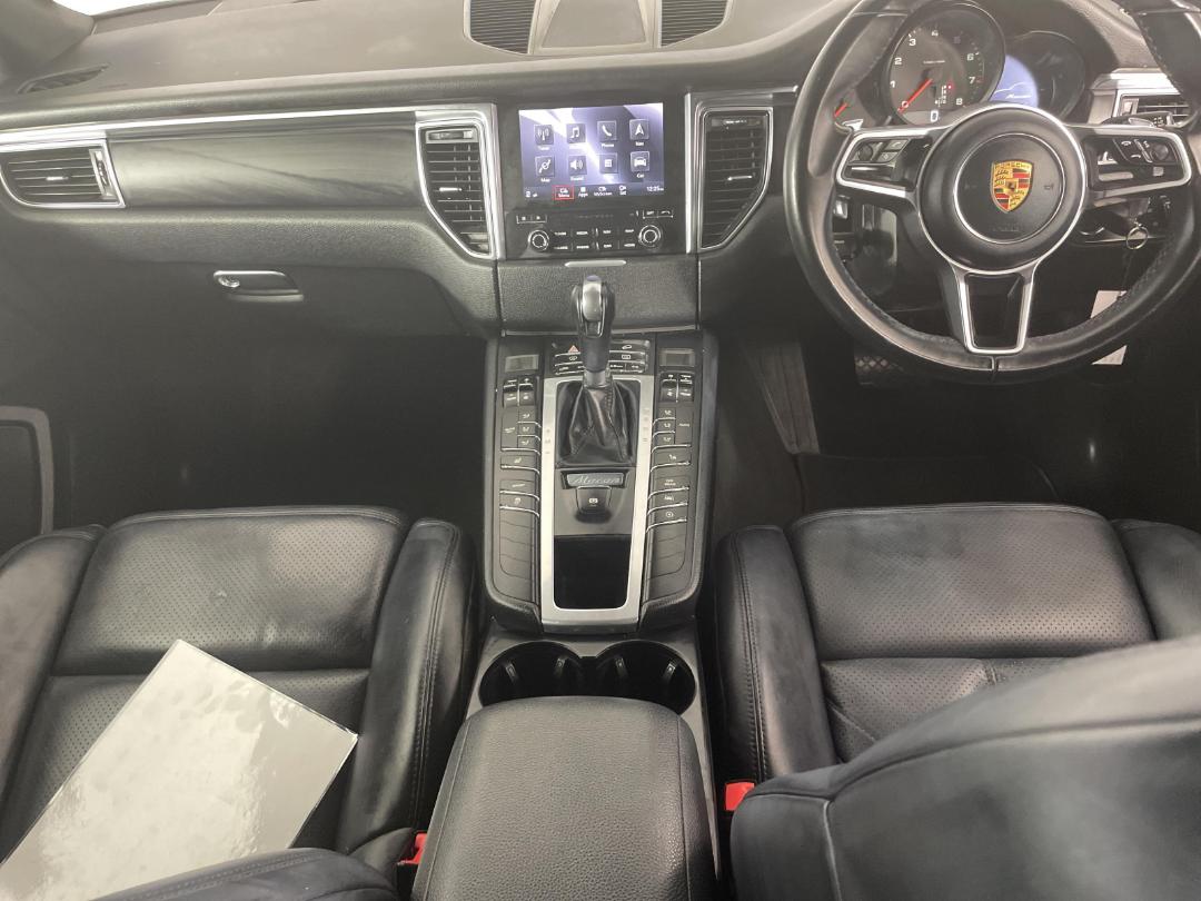Photo '18' of Porsche Macan Photo '18' of Porsche Macan