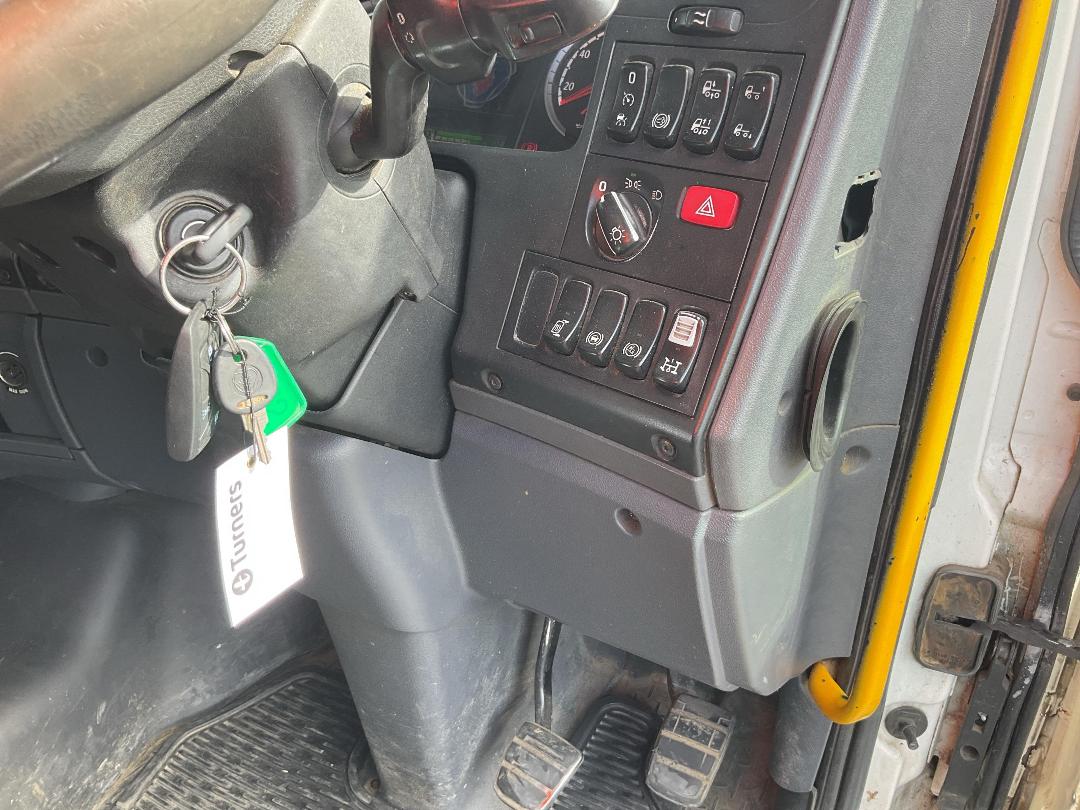 Photo '16' of SCANIA R560 V8 Cab Chassis Photo '16' of SCANIA R560 V8 Cab Chassis