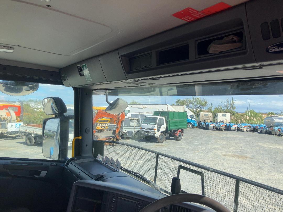 Photo '17' of SCANIA R560 V8 Cab Chassis Photo '17' of SCANIA R560 V8 Cab Chassis