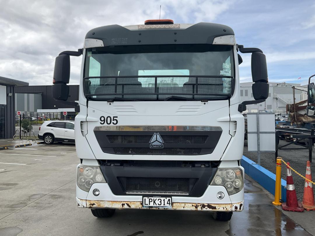 Photo '9' of Sinotruk T5G 330 Concrete Mixer Truck Photo '9' of Sinotruk T5G 330 Concrete Mixer Truck