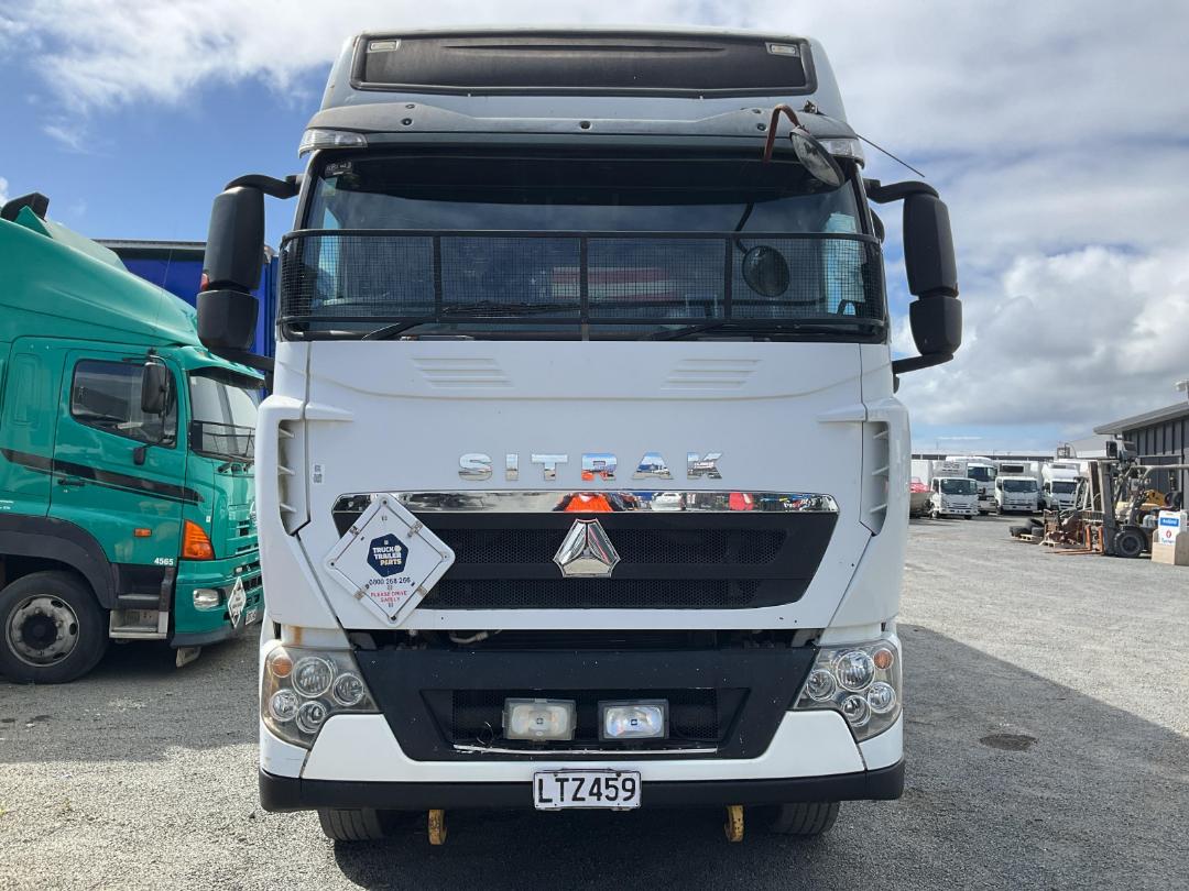 Photo '3' of Sinotruk T7 ZZZ1317W326HE1B Curtainsider Photo '3' of Sinotruk T7 ZZZ1317W326HE1B Curtainsider