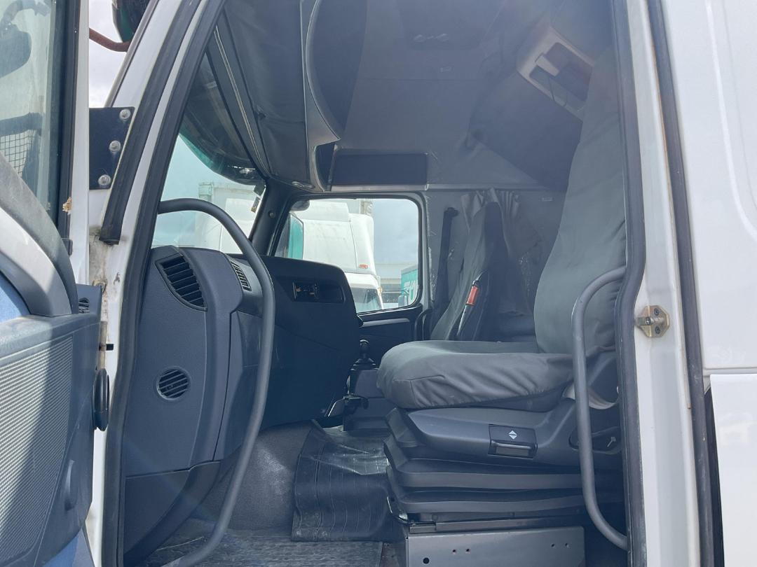 Photo '15' of Sinotruk T7 ZZZ1317W326HE1B Curtainsider Photo '15' of Sinotruk T7 ZZZ1317W326HE1B Curtainsider