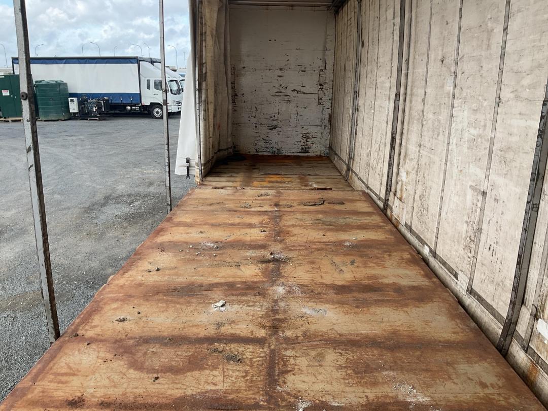 Photo '20' of Sinotruk T7 ZZZ1317W326HE1B Curtainsider Photo '20' of Sinotruk T7 ZZZ1317W326HE1B Curtainsider