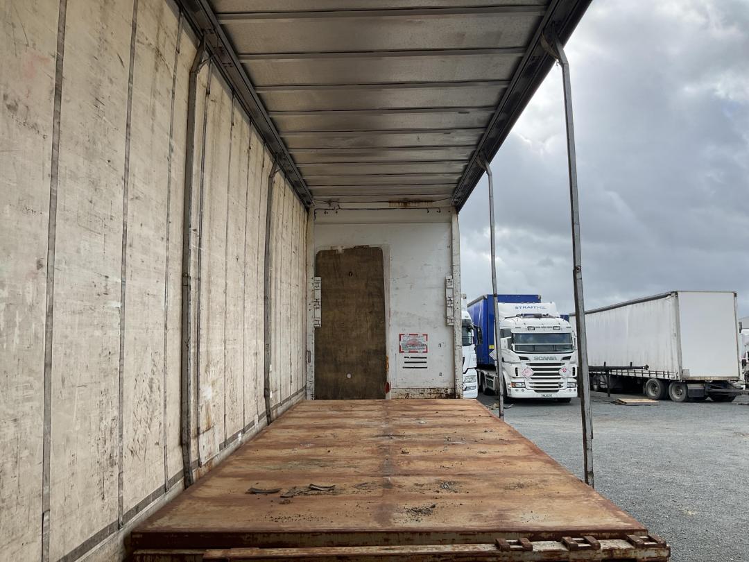 Photo '23' of Sinotruk T7 ZZZ1317W326HE1B Curtainsider Photo '23' of Sinotruk T7 ZZZ1317W326HE1B Curtainsider