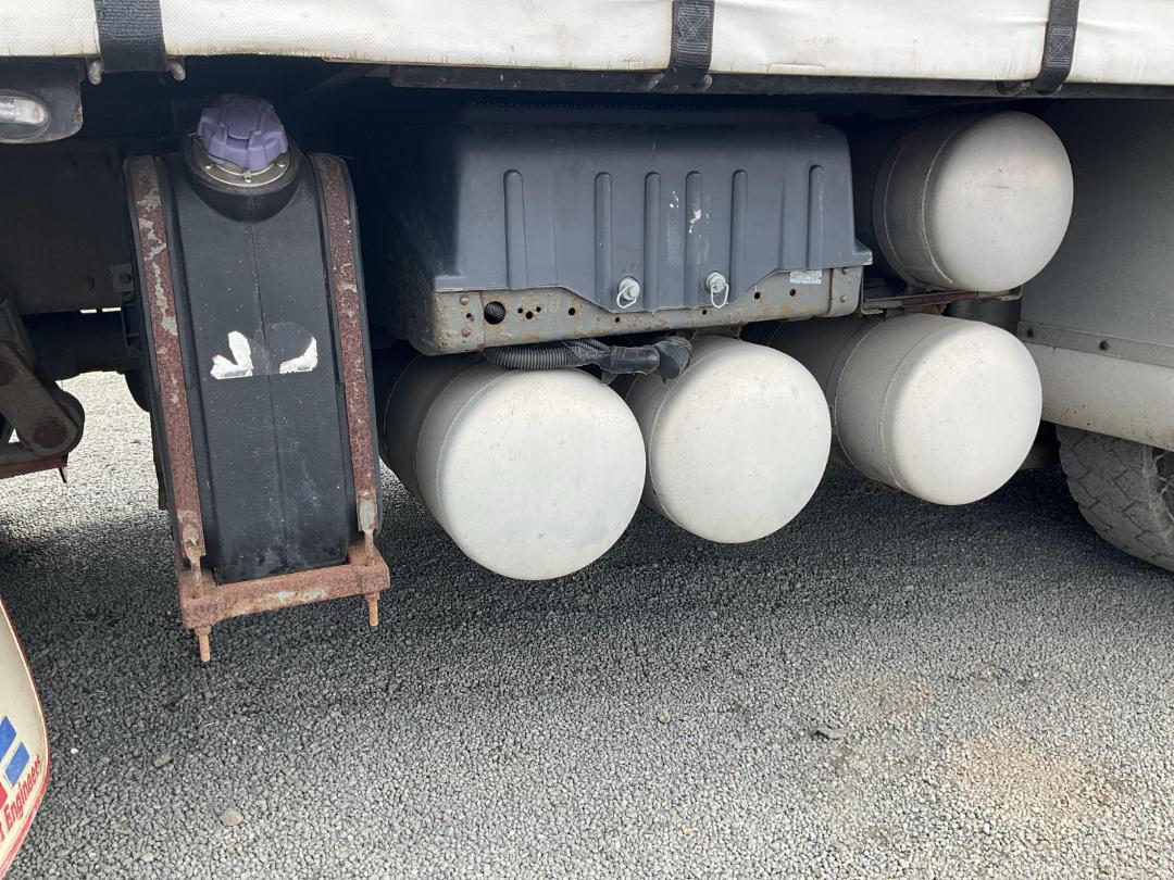 Photo '37' of Sinotruk T7 ZZZ1317W326HE1B Curtainsider Photo '37' of Sinotruk T7 ZZZ1317W326HE1B Curtainsider