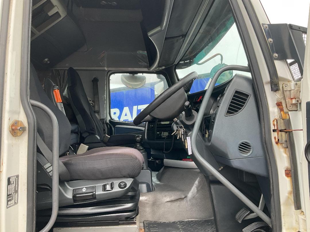 Photo '12' of Sinotruk T7 ZZZ1317W326HE1B Curtainsider