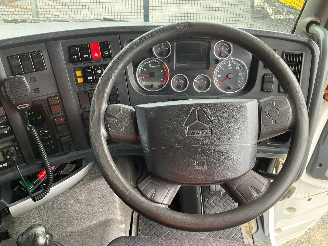 Photo '13' of Sinotruk T7 ZZZ1317W326HE1B Curtainsider