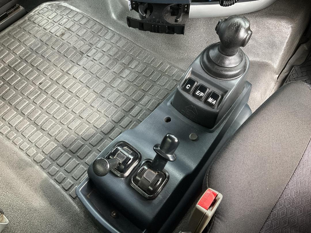 Photo '17' of Sinotruk T7 ZZZ1317W326HE1B Curtainsider