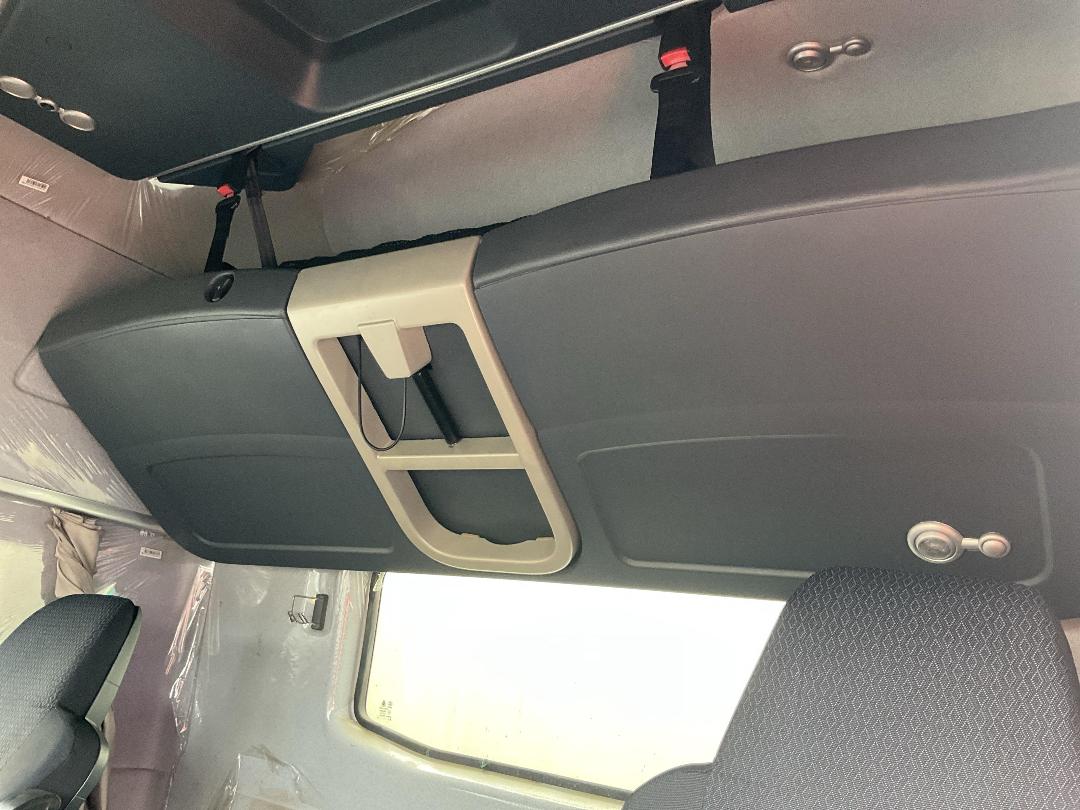 Photo '24' of Sinotruk T7 ZZZ1317W326HE1B Curtainsider