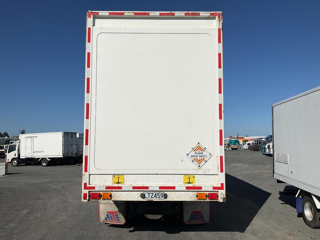 Photo '5' of Sinotruk T7 ZZZ1317W326HE1B Curtainsider