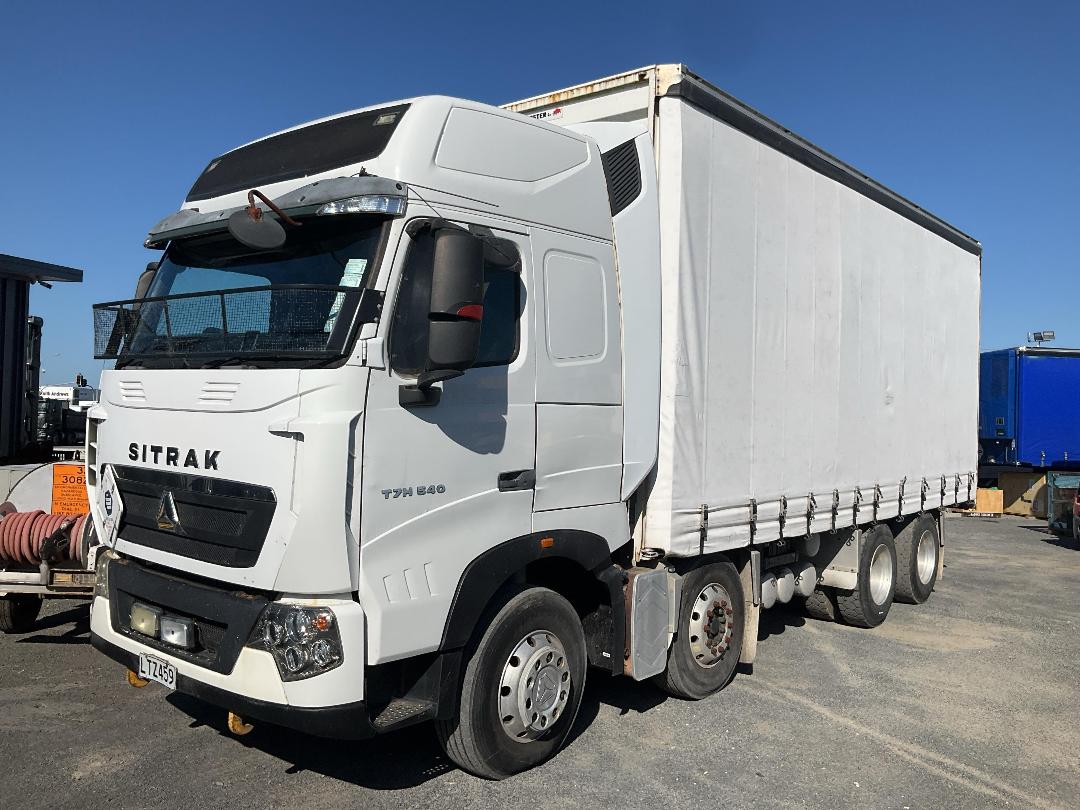 Photo '9' of Sinotruk T7 ZZZ1317W326HE1B Curtainsider