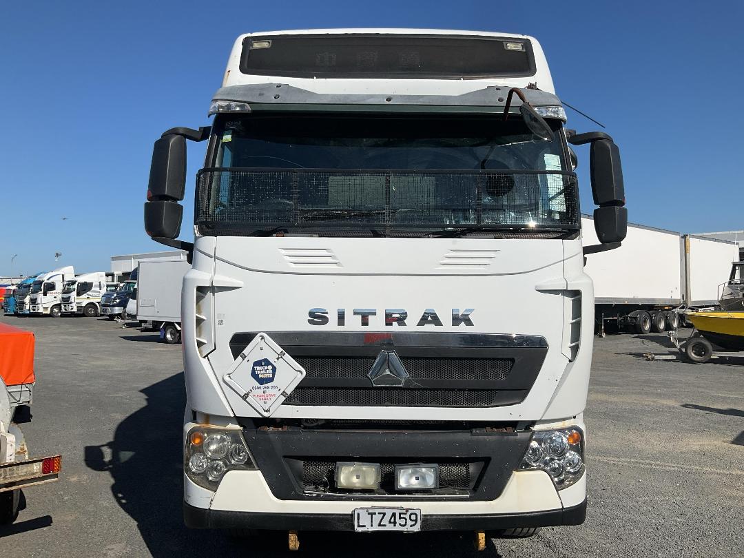 Photo '10' of Sinotruk T7 ZZZ1317W326HE1B Curtainsider