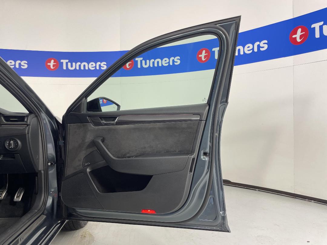 Photo '15' of Skoda Superb Photo '15' of Skoda Superb