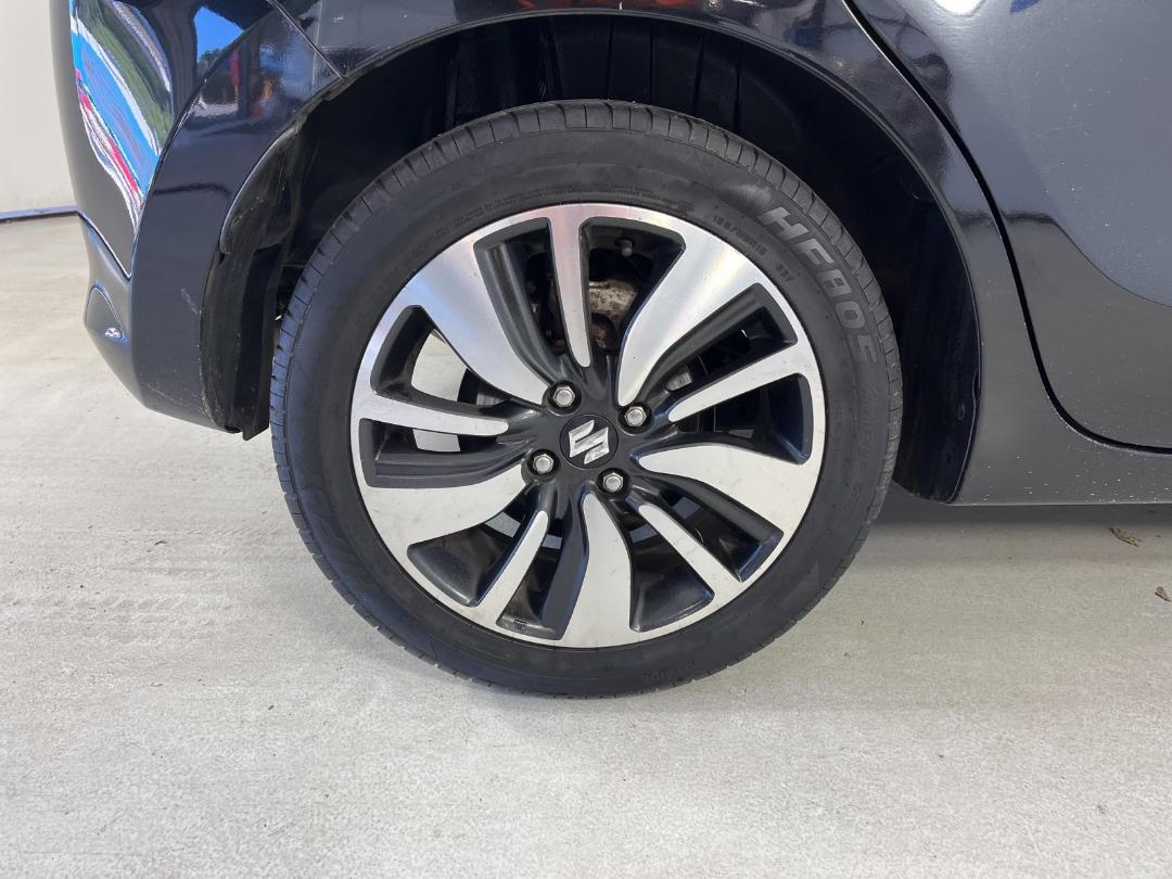 Photo '12' of Suzuki Swift