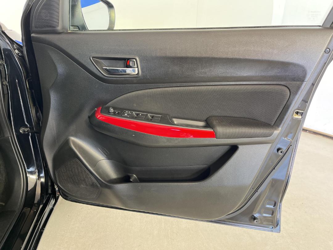 Photo '15' of Suzuki Swift