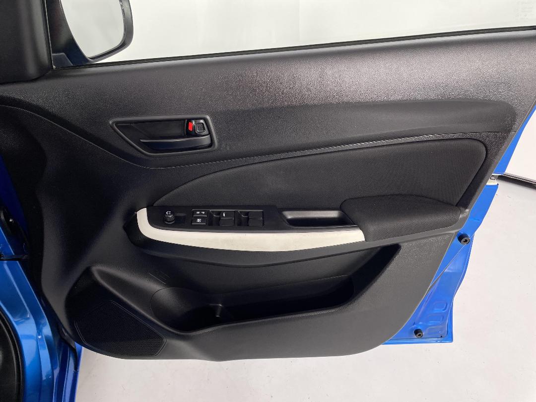 Photo '15' of Suzuki Swift