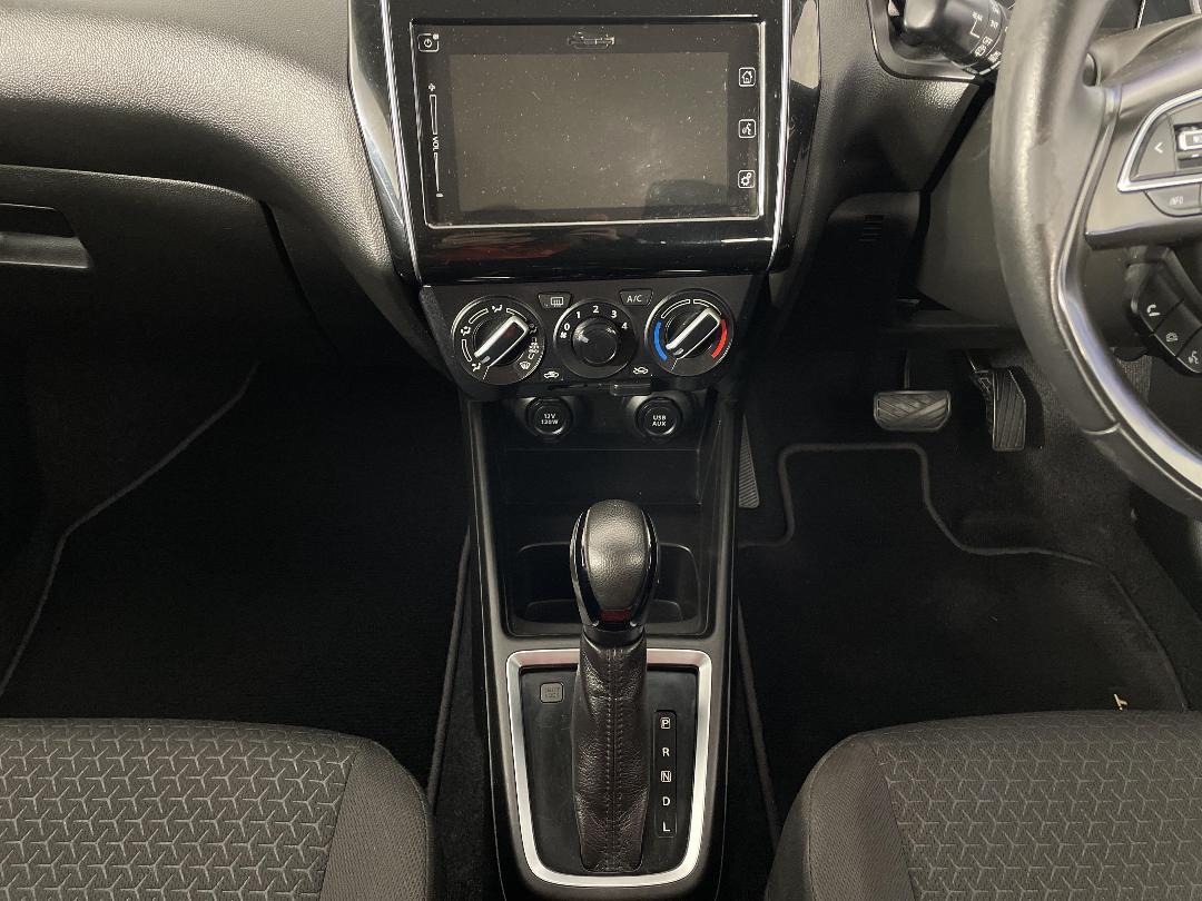 Photo '18' of Suzuki Swift