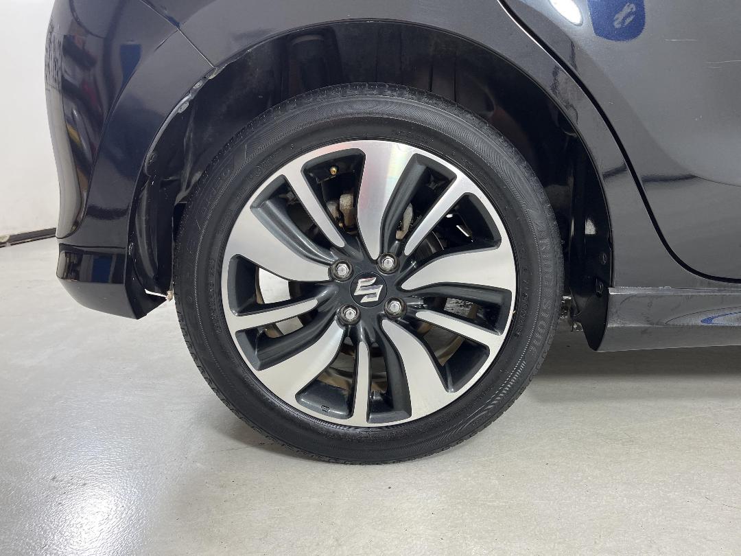 Photo '12' of Suzuki Swift