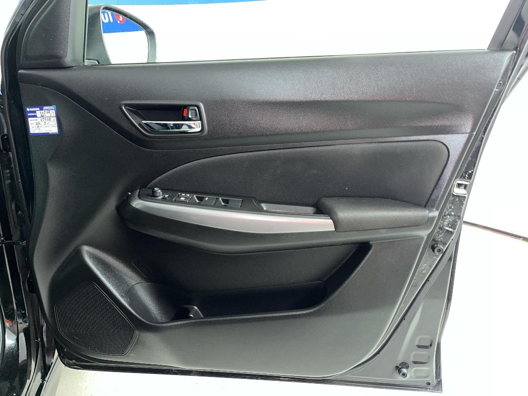 Photo '15' of Suzuki Swift