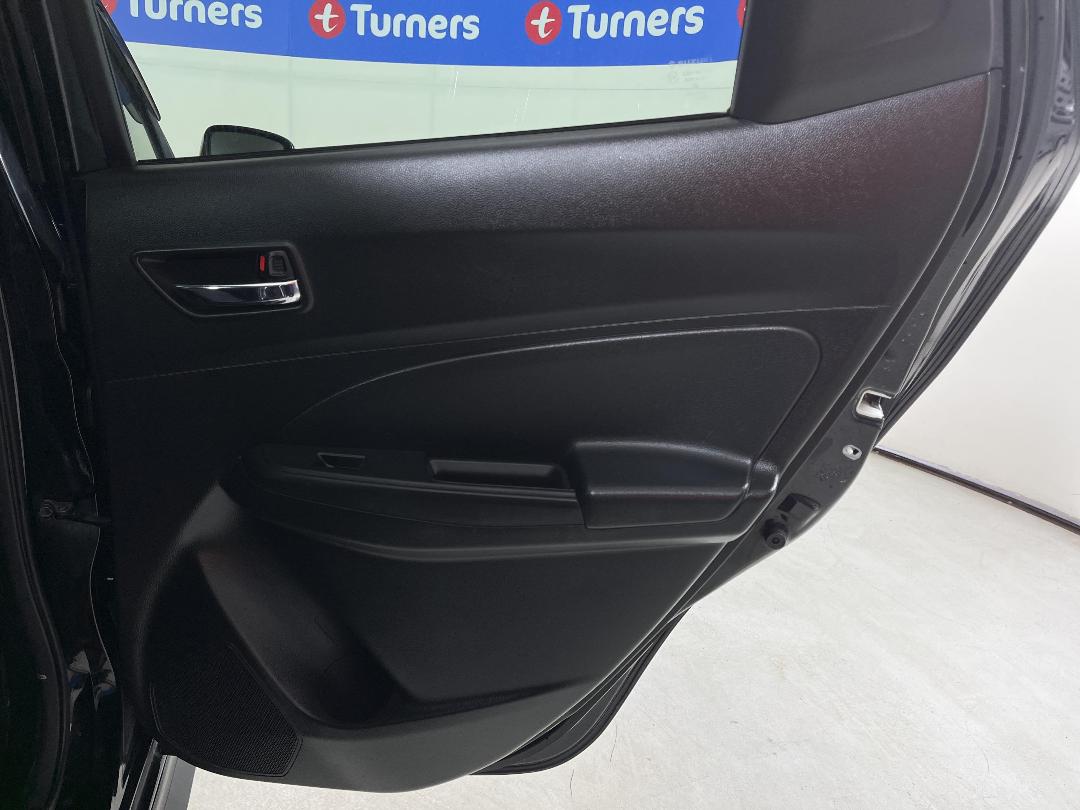 Photo '19' of Suzuki Swift