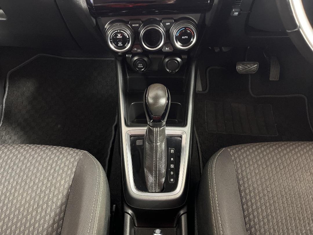 Photo '18' of Suzuki Swift